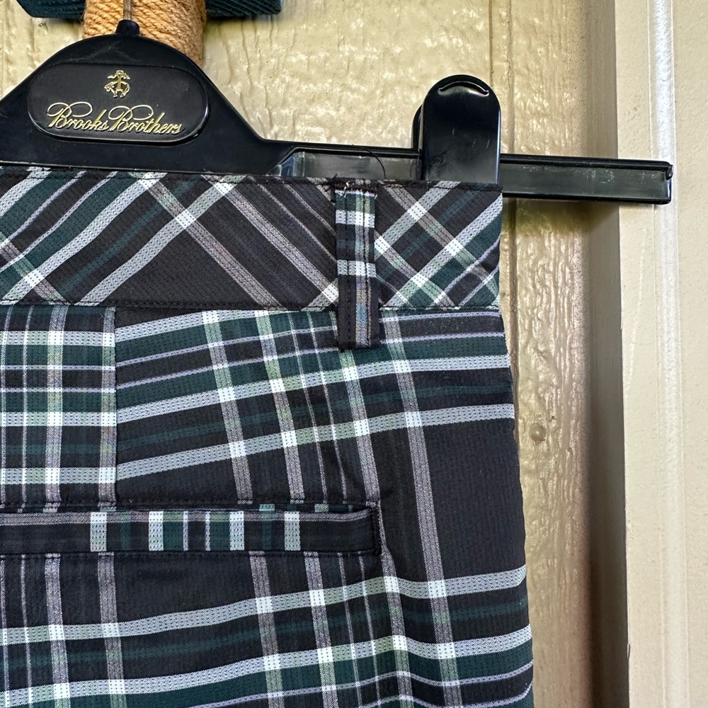 ZERO RESTRICTION Men’s Gray & Green Plaid Flat Front 9” Perf Golf Shorts - Sz 36